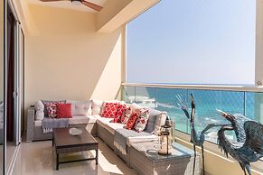 Spacious Apto With Spectacular Views Of The Beach
