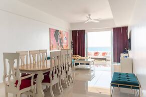 Spacious Apto With Spectacular Views Of The Beach