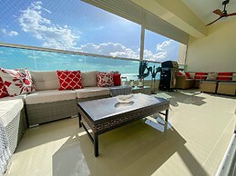 Spacious Apto With Spectacular Views Of The Beach