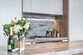 Signature Broadbeach - GCLR