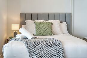 Signature Broadbeach - GCLR