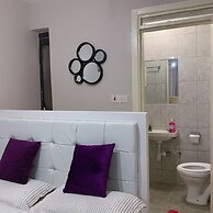 Lux Suites Royal Suburbs Apartments