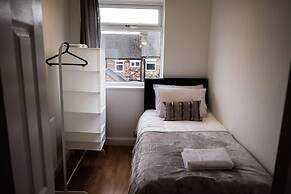 Inspired Stays- Close to City Centre- 4 Bed House!