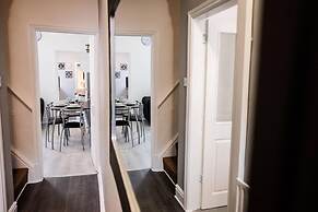 Stay Comfortable-close to City Centre-4 Bed House!