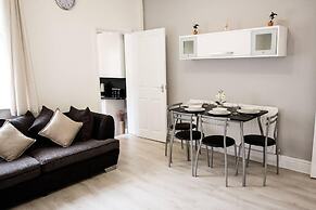 Stay Comfortable-close to City Centre-4 Bed House!