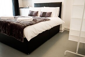 Stay Comfortable-close to City Centre-4 Bed House!