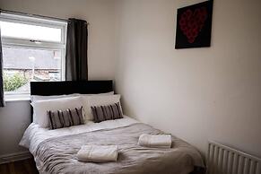 Stay Comfortable-close to City Centre-4 Bed House!