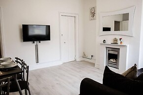 Stay Comfortable-close to City Centre-4 Bed House!