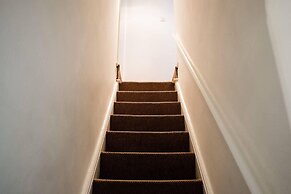 Stay Comfortable-close to City Centre-4 Bed House!