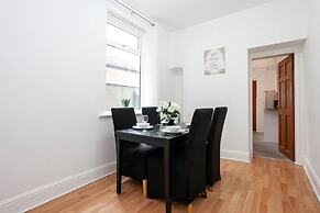 Inspired Stays- City Centre- Spacious 4 Bed House!