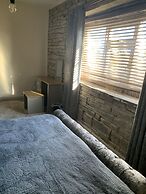 Captivating 1-bed Cottage in Halifax