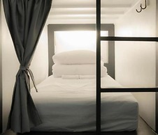 Canvas Hostel - Black