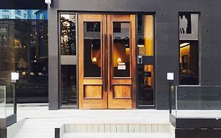 Canvas Hostel - Black