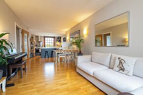 Peaceful Putney Apartment by Underthedoormat