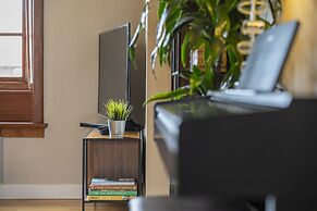 Peaceful Putney Apartment by Underthedoormat