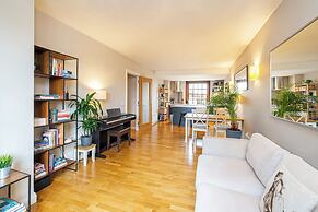 Peaceful Putney Apartment by Underthedoormat