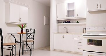 City Charm & Poolside Peace -Gated