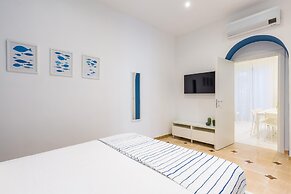 White Blue Apartment at Sanit by Wonderful Italy