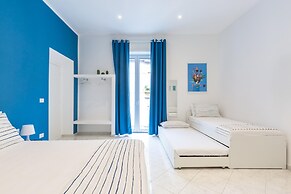 White Blue Apartment at Sanit by Wonderful Italy