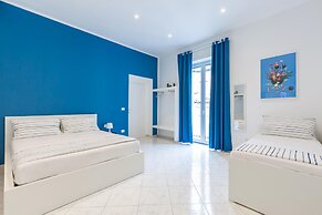 White Blue Apartment at Sanit by Wonderful Italy