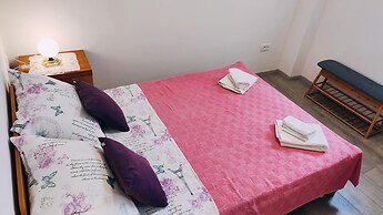 Apartment and Room Bitinada