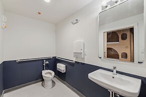 Meco Hotel - Hostel