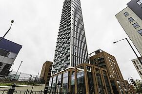 Modern Sky-high Flat In North Acton