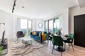 Modern Sky-High Flat In North Acton