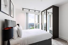 Modern Sky-High Flat In North Acton