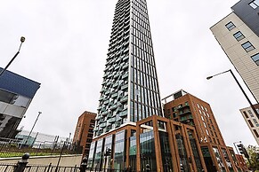 Modern Sky-High Flat In North Acton