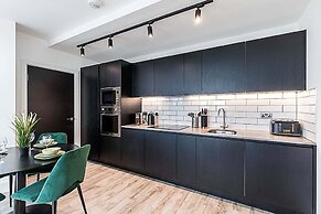 Modern Sky-High Flat In North Acton