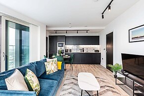 Modern Sky-High Flat In North Acton