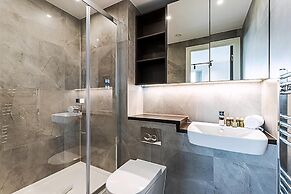 Modern Sky-High Flat In North Acton