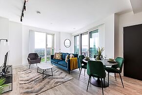 Modern Sky-High Flat In North Acton