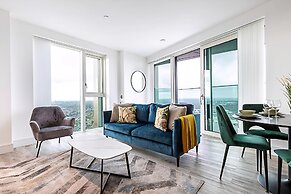 Modern Sky-High Flat In North Acton