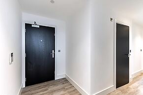 Modern Sky-High Flat In North Acton
