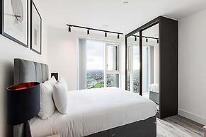 Modern Sky-High Flat In North Acton
