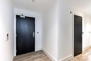 Modern Sky-High Flat In North Acton