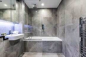 Modern Sky-High Flat In North Acton