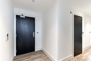 Modern Sky-High Flat In North Acton