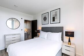 Modern Sky-High Flat In North Acton