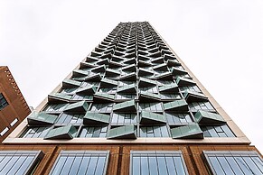 Modern Sky-High Flat In North Acton