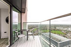 Modern Sky-High Flat In North Acton