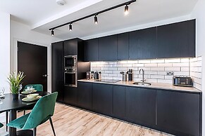 Modern Sky-High Flat In North Acton