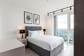 Modern Sky-High Flat In North Acton
