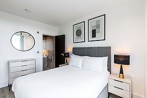 Modern Sky-High Flat In North Acton