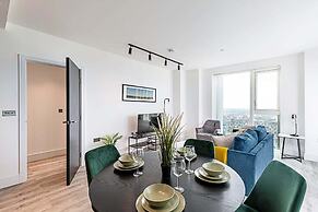 Modern Sky-High Flat In North Acton