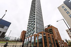 Modern Sky-High Flat In North Acton