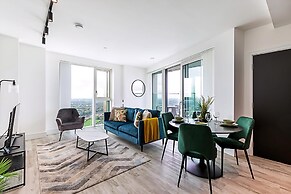 Modern Sky-High Flat In North Acton