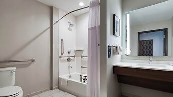 Holiday Inn Nashville Airport by IHG